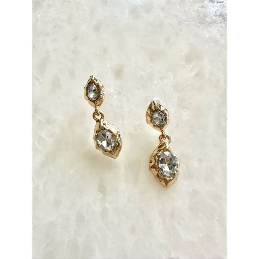 Dripping gold sparkly dangling earrings ￼